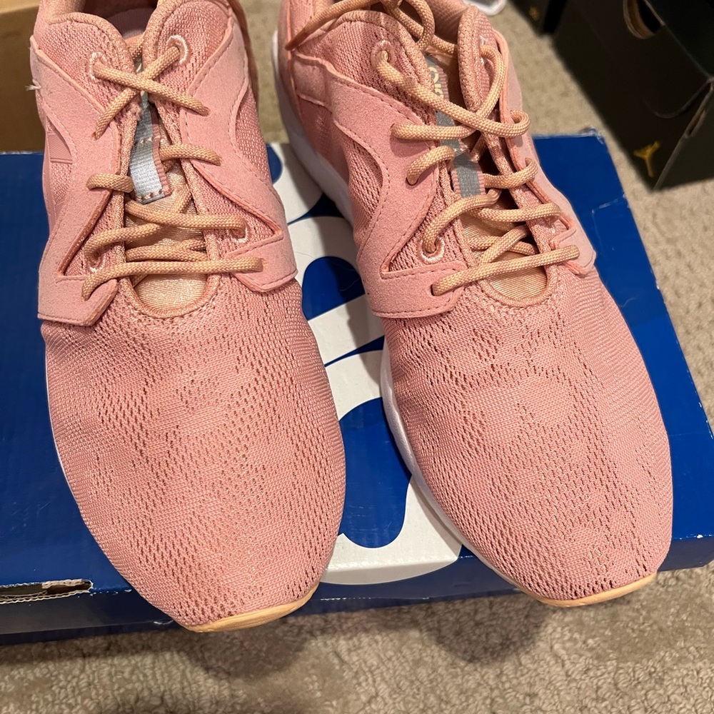 Peach ASICS - Picture 2 of 3